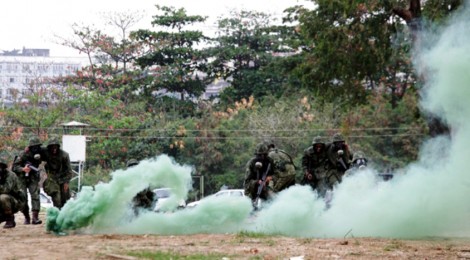 Oficiais latino-americanos participam de exercício de defesa química em complexo da Marinha