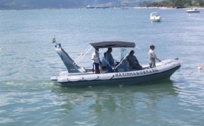 Marinha flagra navio com excesso de passageiros em porto do Amapá