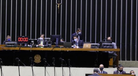 Câmara aprova nova versão da PEC do "orçamento de guerra"