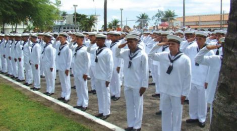 Pais cobram da Marinha saída de filhos aquartelados há mais de 4 meses