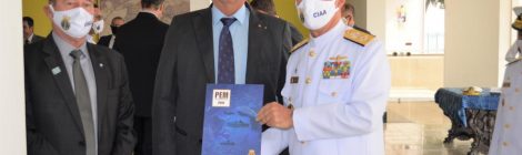 Comandante da Marinha entrega o PEM 2040 ao Presidente da República