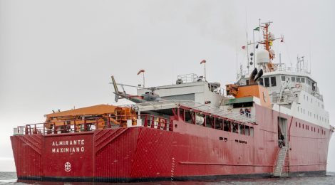 Navio Polar Almirante Maximiano parte com destino à Antártica