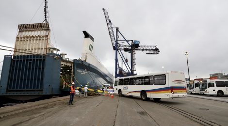 Porto de Paranaguá é referência em exportação de ônibus