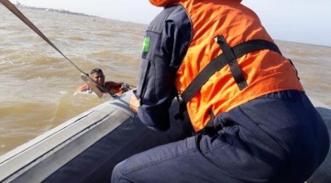 Capitania dos Portos da Amazônia Oriental resgata dois tripulantes na Baía de Guajará