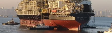 FPSO Carioca chega ao Brasil