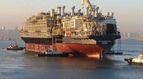 FPSO Carioca chega ao Brasil