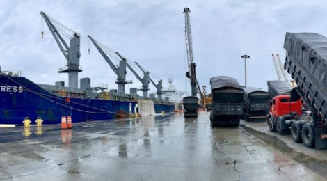 Chuvas provocam paralisação das operações no Porto de Paranaguá