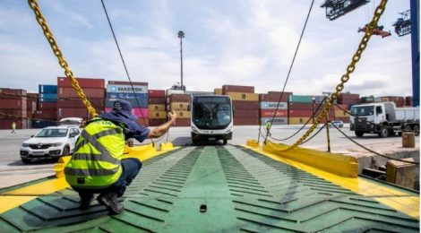 EM GRANDE OPERAÇÃO, PORTO DE PARANAGUÁ EMBARCA 154 ÔNIBUS PARA A COSTA DO MARFIM