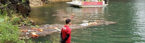 Capitólio: marinheiros prestam homenagem às vítimas do acidente na região dos cânions no Lago de Furnas