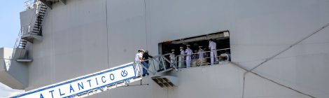 EMBARCAÇÕES DA MARINHA BRASILEIRA SE DESPEDEM DA BAÍA DE PARANAGUÁ