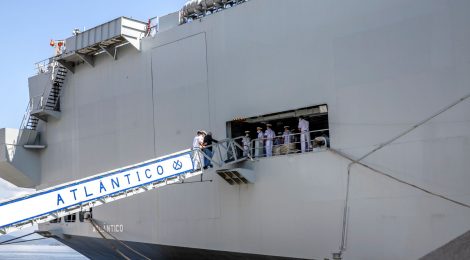 EMBARCAÇÕES DA MARINHA BRASILEIRA SE DESPEDEM DA BAÍA DE PARANAGUÁ