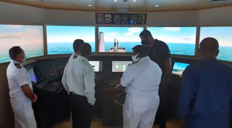 Marinha participa de simulação de manobras de navio no Canal do Jari (AP)