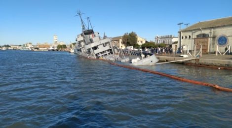 Corveta ‘Imperial Marinheiro’ sofre alagamento e aderna em Rio Grande-RS