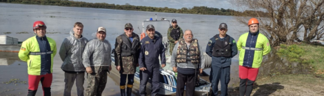 Marinha resgata tripulantes de embarcação no RS