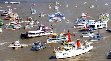 Romaria fluvial do Círio de Nazaré reúne centenas de embarcações em Belém (PA)