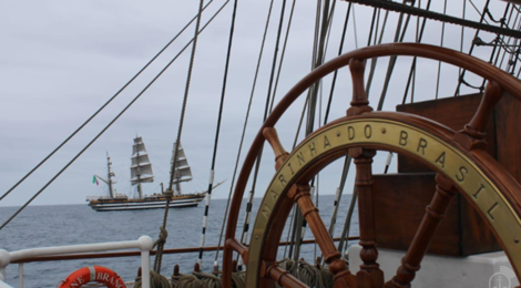 Navios Veleiros “Cisne Branco“ e “Amerigo Vespucci” se encontram no litoral do RJ