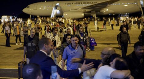 Chega a Brasília primeiro avião trazendo brasileiros de Israel