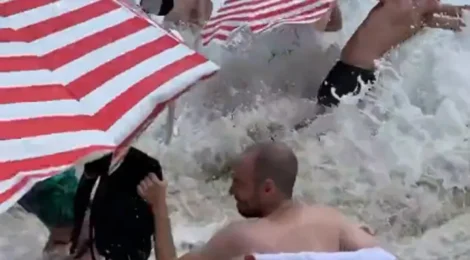 Ciclone no mar causou as ondas que invadiram a orla no Rio