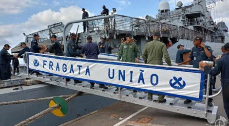 MARINHA TRANSPORTA 39 TONELADAS DE DONATIVOS PARA O RIO GRANDE DO SUL