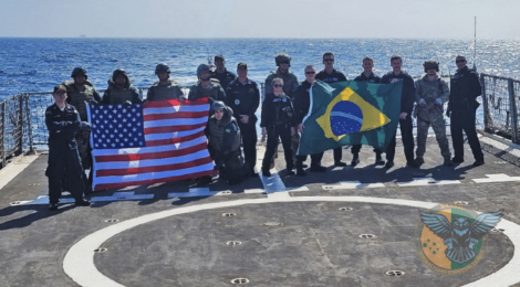 NAVIO-PATRULHA OCEÂNICO “AMAZONAS” REALIZA EXERCÍCIO COM A GUARDA COSTEIRA DOS EUA