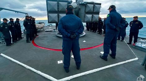 Marinha do Brasil faz homenagem aos tripulantes do Submarino argentino San Juan