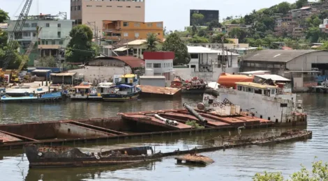 MPF quer solução para navios abandonados na Baía de Guanabara