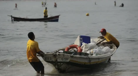 Mutirão de ativistas abre festival sobre oceanos em São Paulo