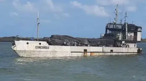 Navio “Concórdia” naufraga em Pernambuco