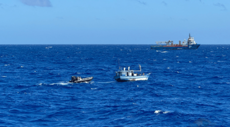 Operação Naval no Espírito Santo apreende embarcação irregular