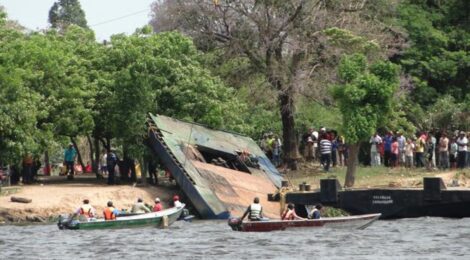 Marinha resgata cinco náufragos no Rio Paraguai com agilidade