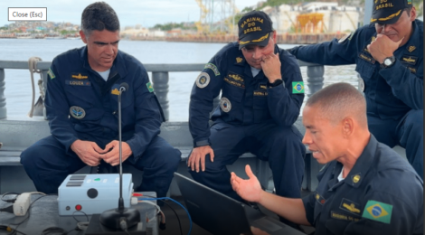 Marinha realiza testes inovadores de telefone submarino em Arraial do Cabo