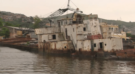 Autoridades fazem força tarefa para remover cascos afundados na Baía de Guanabara