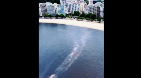 Secretaria identifica navio que derramou óleo na Baía de Guanabara