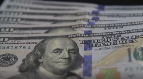 Dólar cai a R$ 5,77 e tem maior sequência de quedas desde o Plano Real