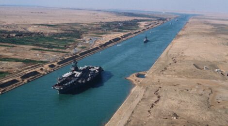 Canal de Suez afirma que fluxo marítimo permanece estável apesar do conflito no Mar Vermelho